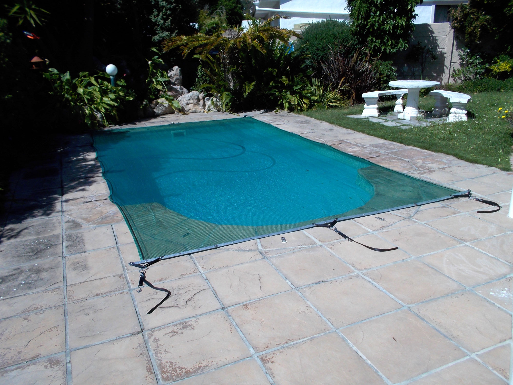 Yes you CAN make your own pool leaf cover